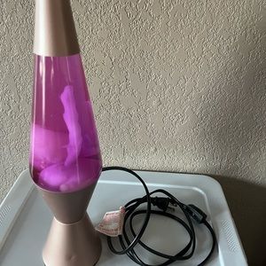 Pink and gold lava lamp super cute !